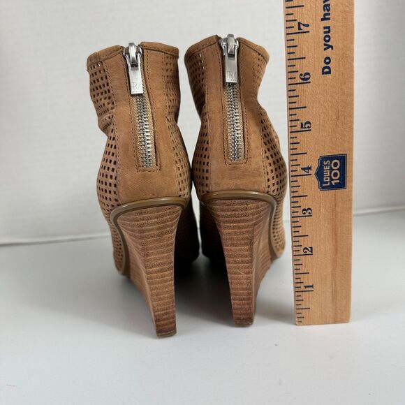 Pelle Moda Women's Tan Perforated Leather Peep Toe Wedge Bootie Shoes Size 6 M - Picture 5 of 12